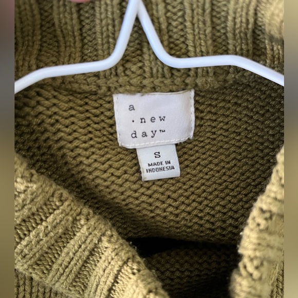 **consigned** A New Day, Olive Colored Oversized Sweater, size small - Picture 3 of 5
